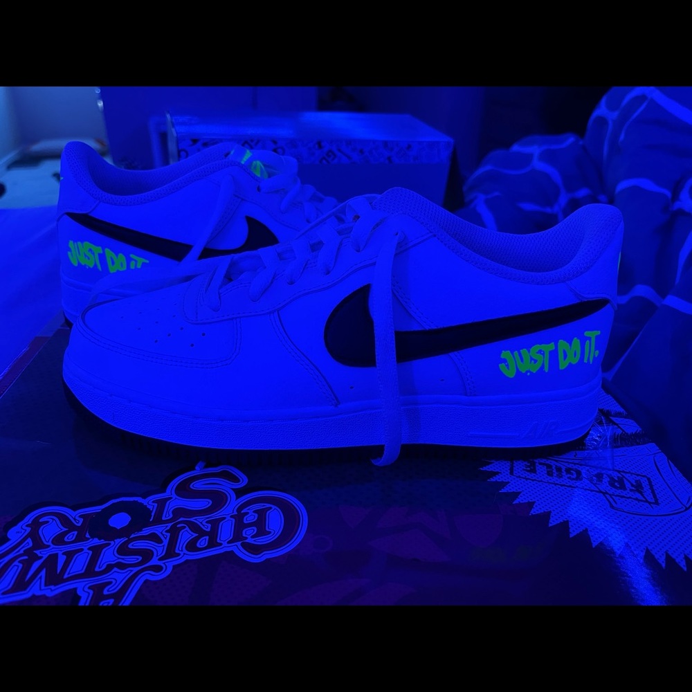 Big kids size 7Y New worn once has shoe shield in them. Neon green / white